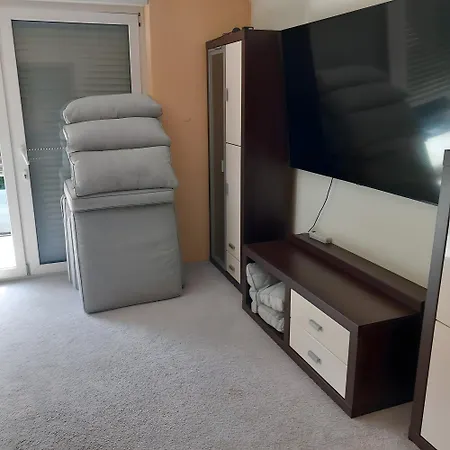 Ferienhaus Geräumiges Haus Mit Garten Terasse