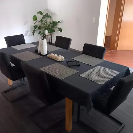 Nyaraló Geraeumiges Haus Mit Garten Terasse