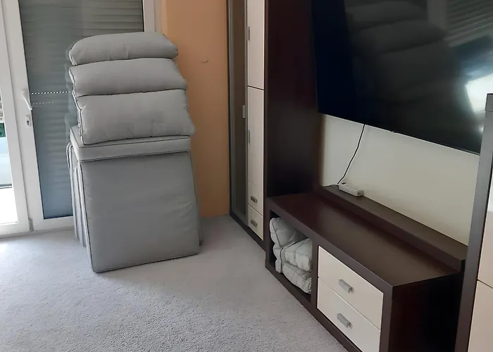 Ferienhaus Geräumiges Haus Mit Garten Terasse